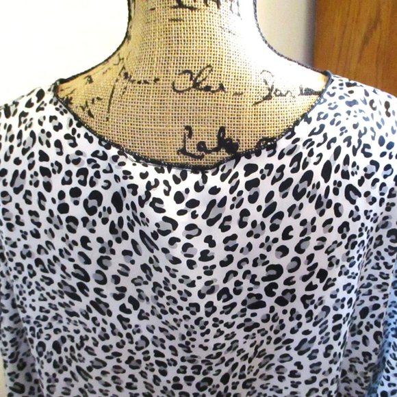 NWT! NY Invasion Womens Gray Animal Print Top, Front Tie, 3/4 Sleeve, Size 3X - Picture 7 of 10
